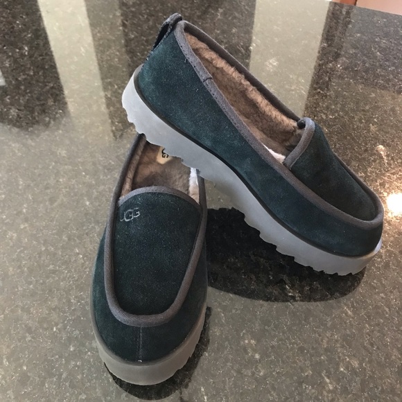 New UGG Super Moc Slipper, Black Cozy Loafers, Slip-Ons, Fuzzy Slippers, UGGs - Picture 1 of 14